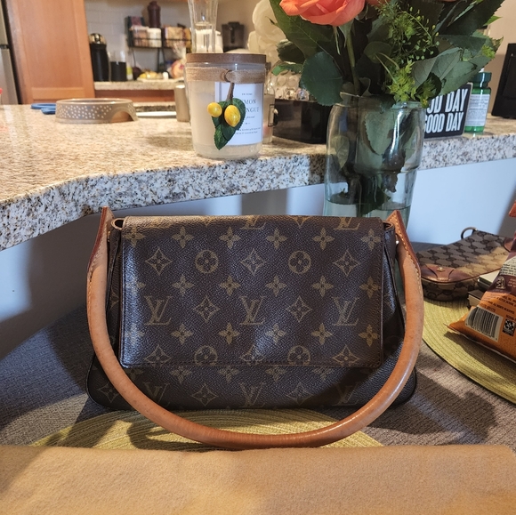 Authentic Louis Vuitton Vintage Monogram Mini Looping Shoulder Bag /Hand Bag - Picture 5 of 14